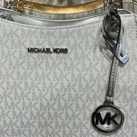 MICHAEL KORS 
Jet Set Travel Large Signature Chain Shoulder Tote Bag
Silver 
NWT - Picture 2 of 16